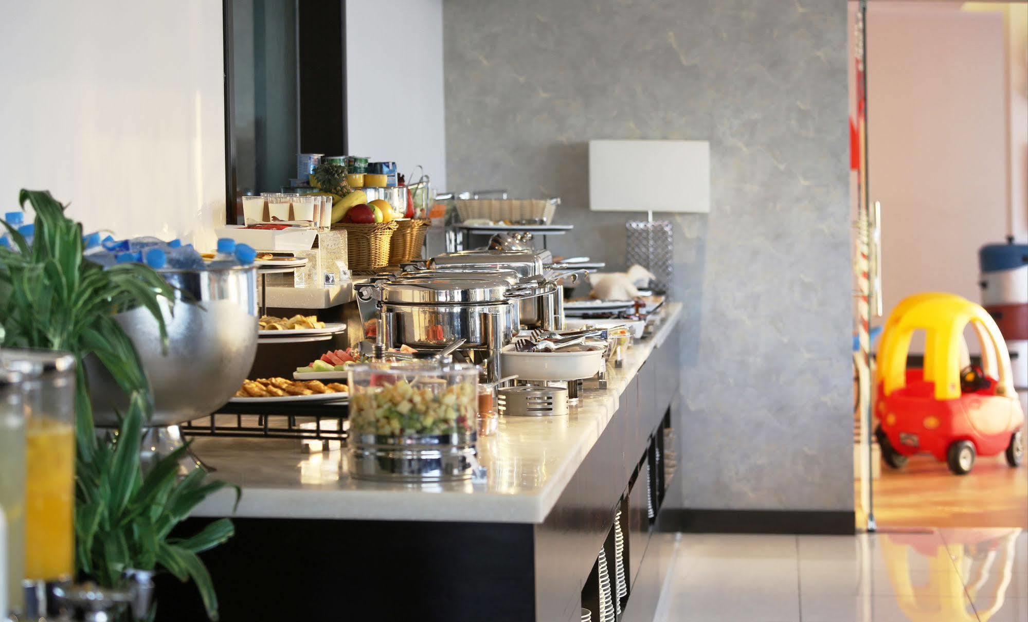 Spectrums Tahlia Jeddah Exterior photo