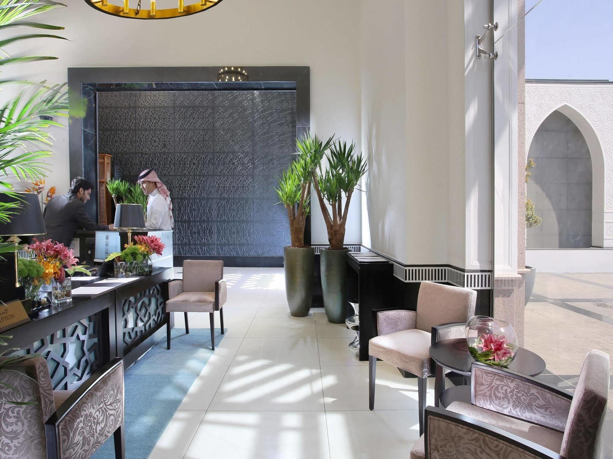 Spectrums Tahlia Jeddah Exterior photo